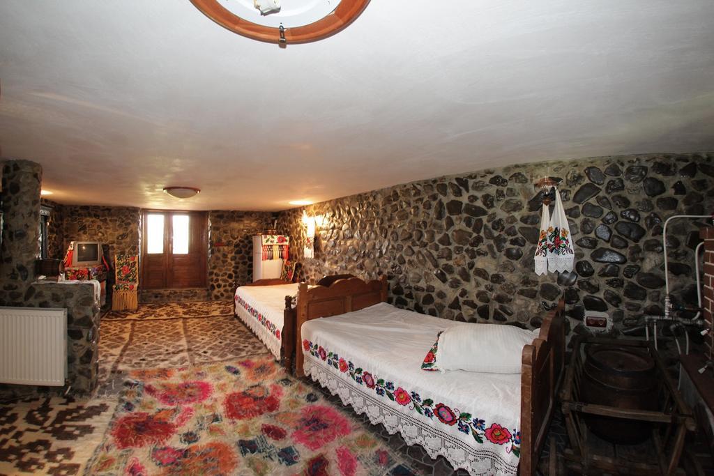 Pensiunea Sub Cetate La Matei Oncesti (Maramures) Room photo